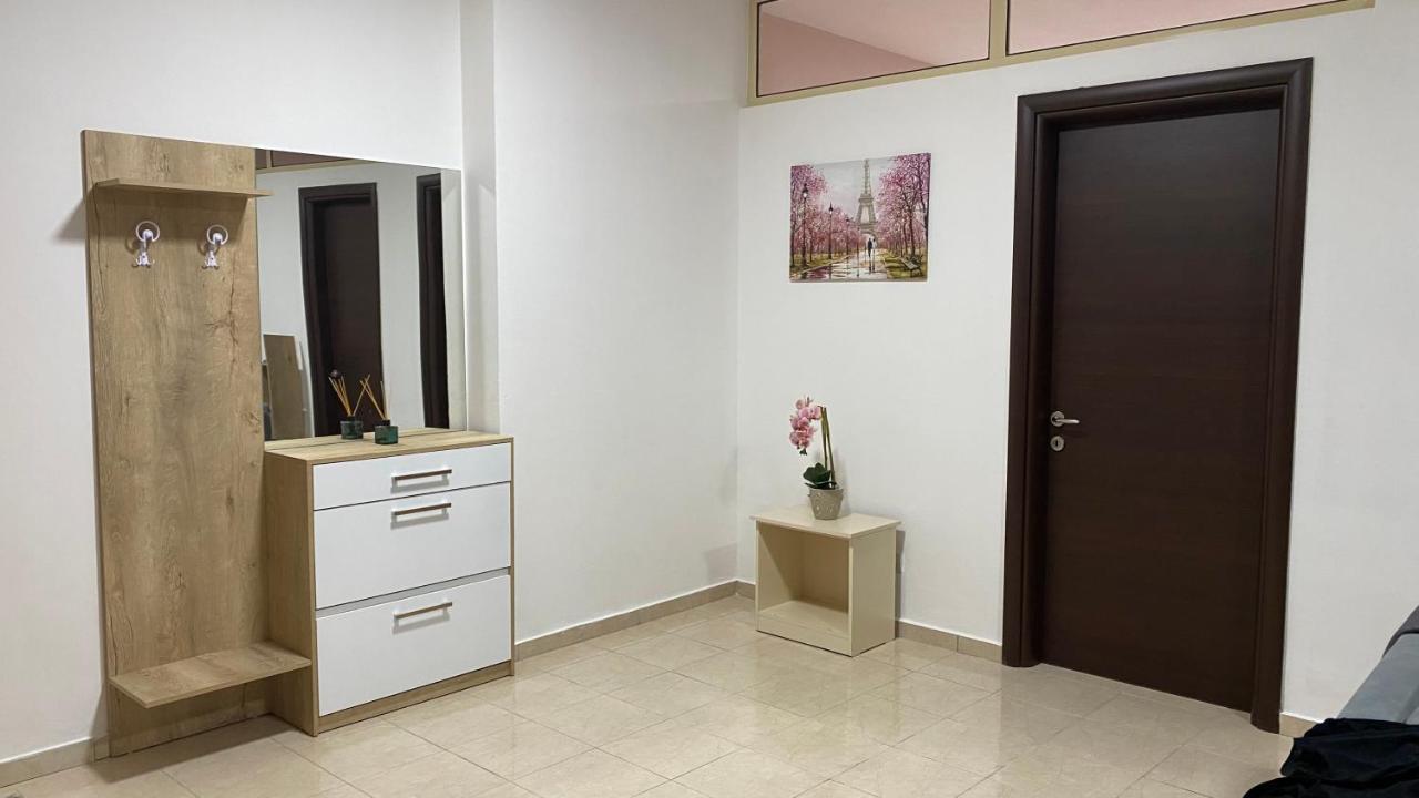 Ona'S Apartments Lushnjë Eksteriør bilde
