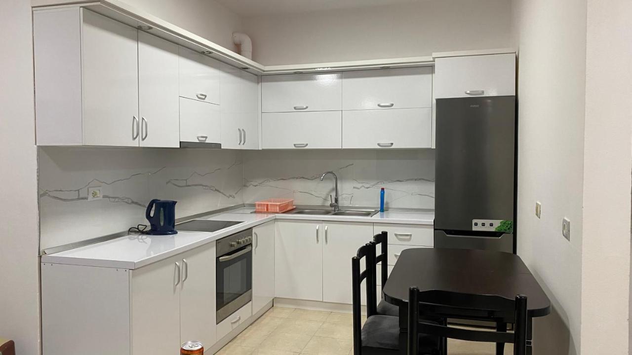 Ona'S Apartments Lushnjë Eksteriør bilde