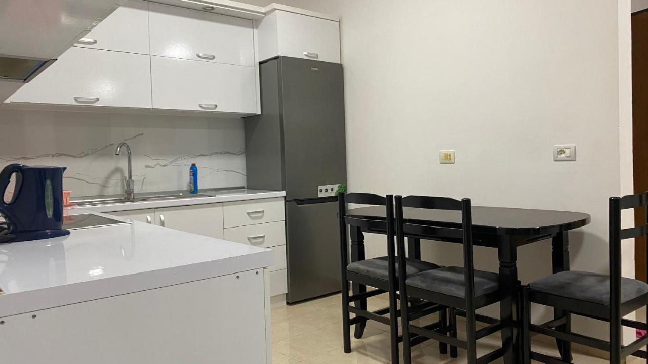 Ona'S Apartments Lushnjë Eksteriør bilde