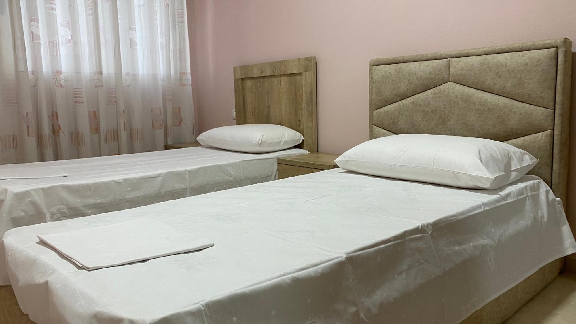 Ona'S Apartments Lushnjë Eksteriør bilde